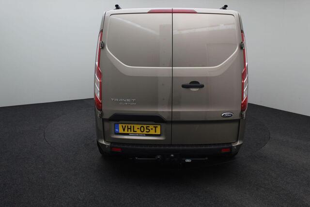 Ford TRANSIT CUSTOM 320 2.0 TDCI L2H1 Limited DC Dubbel Cabine 2020 1e eigenaar | Navigatie | Carplay | Cruise control | Airco | Trekhaak | Bluetooth | PDC | Lichtmetaal | Voorruitverwarming | Stoelverwarming |