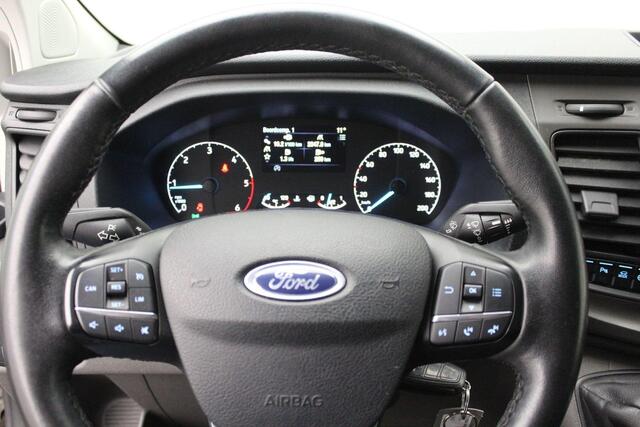 Ford TRANSIT CUSTOM 320 2.0 TDCI L2H1 Limited DC Dubbel Cabine 2020 1e eigenaar | Navigatie | Carplay | Cruise control | Airco | Trekhaak | Bluetooth | PDC | Lichtmetaal | Voorruitverwarming | Stoelverwarming |