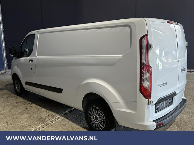 Ford TRANSIT CUSTOM 2.0 TDCI 131pk L2H1 Euro6 Airco | LED | Cruisecontrol | Verwarmde voorruit | Parkeersensoren Bijrijdersbank, 2800kg trekvermogen