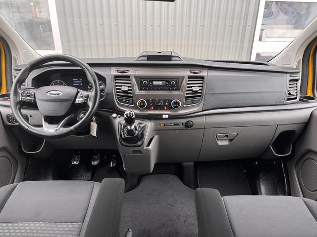Ford TRANSIT CUSTOM 340 2.0 TDCI L2H1 DC Airco Cruise control Trekhaak 2800kg trekgewicht 5-Persoons Stoelverwarming Bluetooth Parkeersensoren voor en achter Schuifdeur rechts 1e eigenaar Euro 6