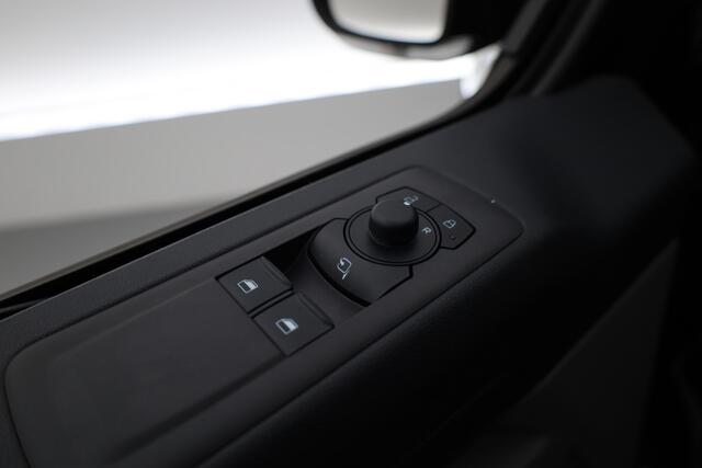 Ford TRANSIT CUSTOM 320 2.0 TDCI L2H1 Trend | Dubb.Cab. | Automaat | Airco | Cruise | Navi | NIEUW MODEL!!