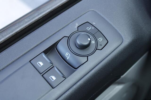 Ford TRANSIT CUSTOM 320 2.5 PHEV L2H1 Trend 232pk - 2x Schuifdeur - Adaptive Cruise - Blind Spot - Navigatie - Camera - Verwarmd Stuur - Rijklaar