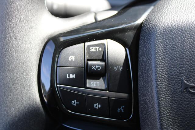 Ford TRANSIT CUSTOM 320 2.0 TDCI L2H1 Trend DC 136pk - Carplay - Android - Camera - Trekhaak - LED koplampen - Stoelverwarming - Draadloos laden - Rijklaar