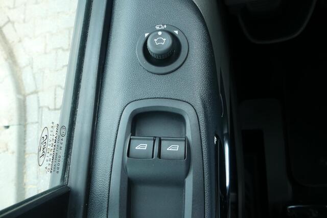 Ford TRANSIT CUSTOM 320 2.0 TDCI L2H1 Sport DC 5p., TREKHAAK (2.800KG), CRUISE, WINTER PACK, APPLE CARPLAY, 72.224KM