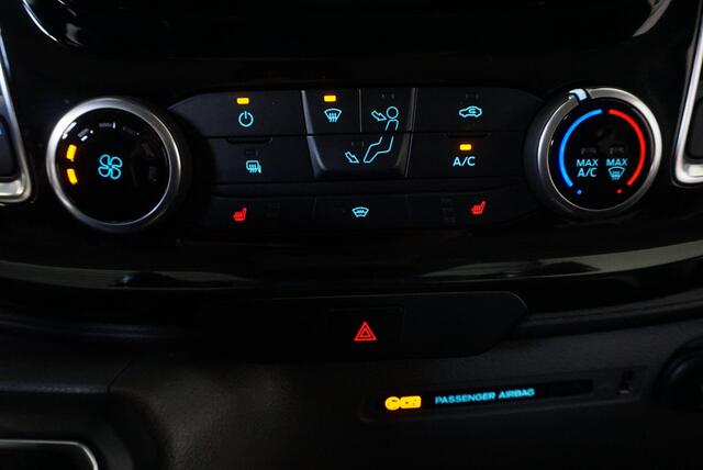 Ford TRANSIT CUSTOM 300 2.0 TDCI L2H1 Limited Dubbele cabine Aut. Navi| Airco| 2 Schuifdeuren | Trekhaak| PDC| Carplay| DAB|