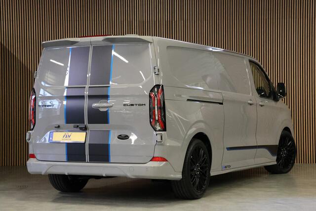 Ford TRANSIT CUSTOM 300 2.0 TDCI L2H1 Sport 170 PK DC | L+R Schuifdeur | Dubbel Cabine | ACC | Blind Spot | Navigatie | Camera | CarPlay | Lane Assist | | Raptor Edition | Trekhaak | 6-Zitter | MODELJAAR 2025 | Verlengde fabrieksgarantie tot 12-2029 | Dubbel Cabine