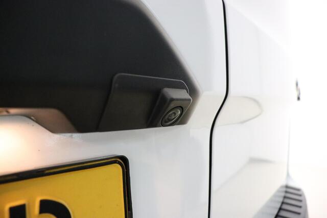 Ford TRANSIT CUSTOM 280 2.0 TDCI L1H1 Trend | Achteruitrijcamera | Navigatie | trekhaak | Laadruimte afwerking | 3 zitplaatsen | Airco | Dodehoek detectie