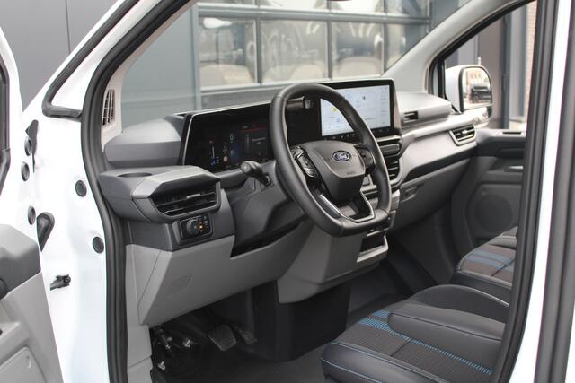 Ford TRANSIT CUSTOM 300 2.0 TDCI L2H1 Sport 170pk - 2x Schuifdeur - Trekhaak - ACC - 19'' LM Velgen - 70L Tank - Navi - Camera - Stoel & Stuurverwarming - Blind Spot - Rijklaar
