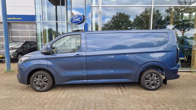 Ford TRANSIT CUSTOM 320 2.5 PHEV L2H1 Limited 233pk | Driver Assistance pack Premium | Wegklapbare Trekhaak | Verwarmd Stuurwiel | 17 inch Licht metalen Velgen | B&O Speakers