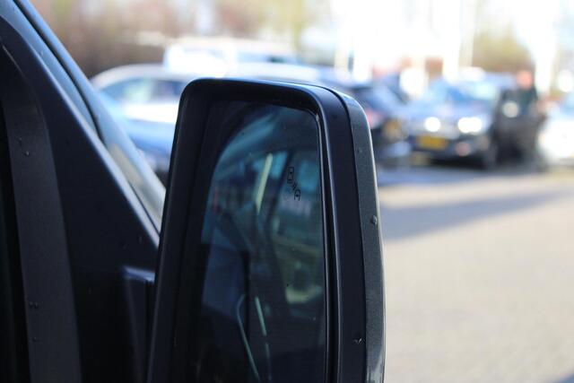 Ford TRANSIT CUSTOM 300 2.0 TDCI L2H1 Limited DC | Dubbele Cabine | Xenon | Trekhaak | Elek. Verstelbare Stoel | Winterpack |