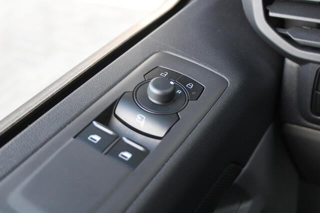 Ford TRANSIT CUSTOM 320 2.5 PHEV L2H1 Trend 232pk - 2x Schuifdeur - Adaptive Cruise - Blind Spot - Navigatie - Camera - Verwarmd Stuur - Rijklaar