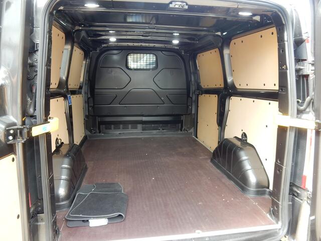 Ford TRANSIT CUSTOM 310 170PK 2.0 TDCI L1H1 Sport | Achterspoiler | Half leder | Trekhaak | Navigatie | super netjes |