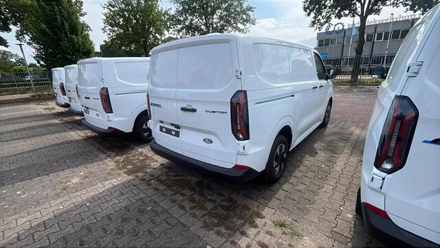 Ford TRANSIT CUSTOM e-Transit 320 L1H1 65 kWh 136PK | VERWACHT | EMISSIEVRIJE ZONE | 3 Persoons | LED | Camera