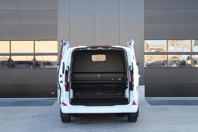 Ford TRANSIT CUSTOM 320 2.0 TDCI L2H1 Limited DC 170pk - 5 Zits - Adaptive Cruise - Navi - 2x Schuifdeur - Verwarmd stuur - 70l tank - 17" LM velgen - Rijklaar