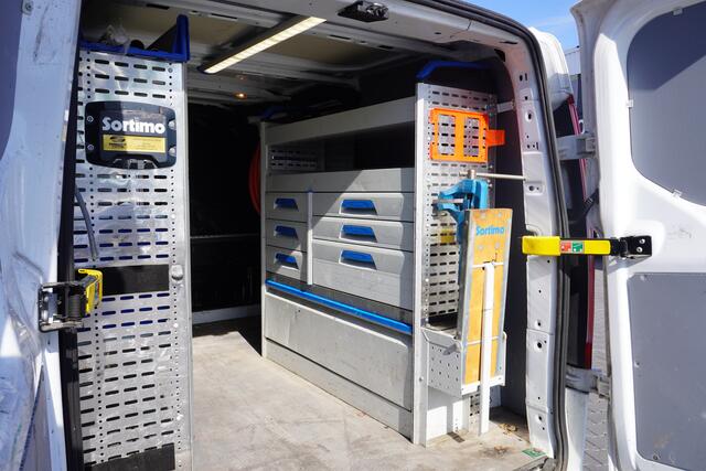 Ford TRANSIT CUSTOM 2.0 TDCI EURO 6 - Airco - Navi - Cruise - Motor loopt niet goed ¤ 6.900,- Excl.