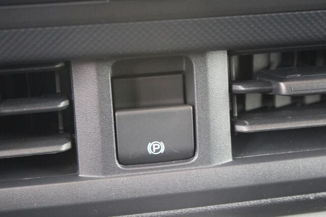 Ford TRANSIT CUSTOM 320 2.0 TDCI L2H1 Trend 136pk - Carplay - Android - Camera - LED koplampen - Airbag bijrijder - 70l tank - Rijklaar