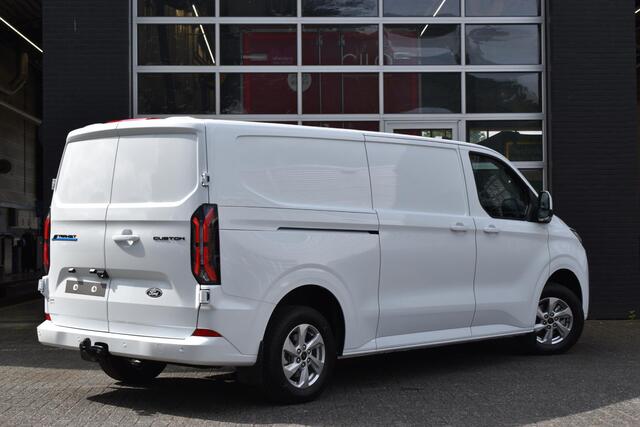 Ford TRANSIT CUSTOM E-Transit 340 L2H1 Limited 65kWh 136pk! Achteruijrijcam. / Trekhaak+2300kg Trekgewicht / Clima / Stoelverw+Stoelverw+Voorruitverw. / Lichtmetaal / Direct leverbaar / 0,99% Fin lease