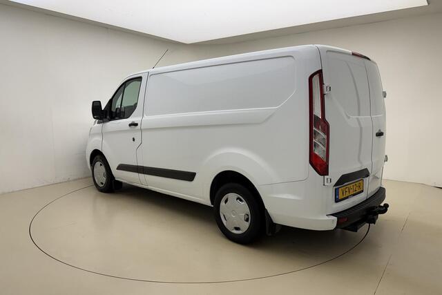 Ford TRANSIT CUSTOM 280 2.0 TDCI L1H1 Trend | Achteruitrijcamera | Navigatie | Trekhaak | Laadruimte afwerking | 3 zitplaatsen | Airco | Dodehoek detectie | Parkpilot