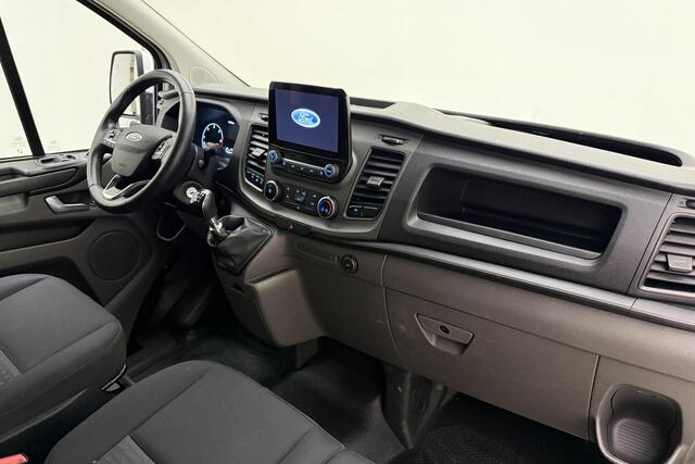 Ford TRANSIT CUSTOM 280 2.0 TDCI L1H1 Trend | Achteruitrijcamera | Navigatie | Trekhaak | Laadruimte afwerking | 3 zitplaatsen | Airco | Dodehoek detectie | Parkpilot