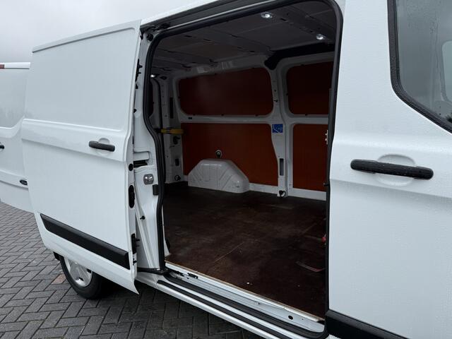 Ford TRANSIT CUSTOM 2.0 TDCI 130 PK AUTOMAAT / L2H1 / TREND / TREKHAAK / CRUISE / CAMERA / NAVI / LED