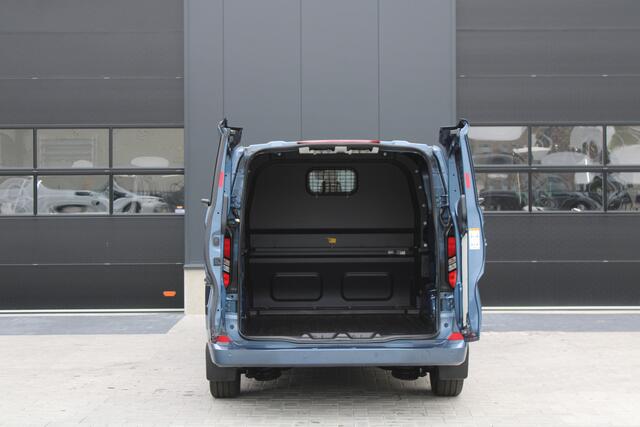 Ford TRANSIT CUSTOM 320 2.0 TDCI L2H1 Limited DC 170pk - Adaptive Cruise - Blind Spot - Navigatie - LED - Stoelverwarming - Rijklaar