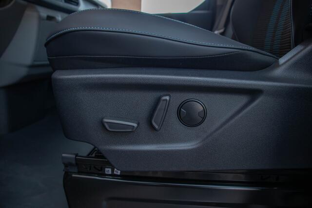 Ford TRANSIT CUSTOM 2.0 TDCI L2H1 Sport **NIEUW** Adaptive Cruise, Stoelverwarming, Navigatie, 2x schuifdeur, Carplay, Full LED, Camera.