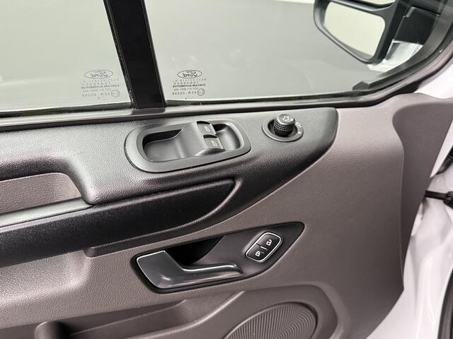 Ford TRANSIT CUSTOM 2.0TDCI Business | Achterdeuren | Trekhaak | Navigatie | Camera | 3-Persoons