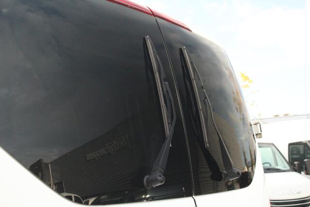 Ford TRANSIT CUSTOM 320 2.0TDCI 170pk L2H1 Limited DC | Automaat | L+R Zijdeur | Carplay/Android | Camera | Lease 450,- p/m