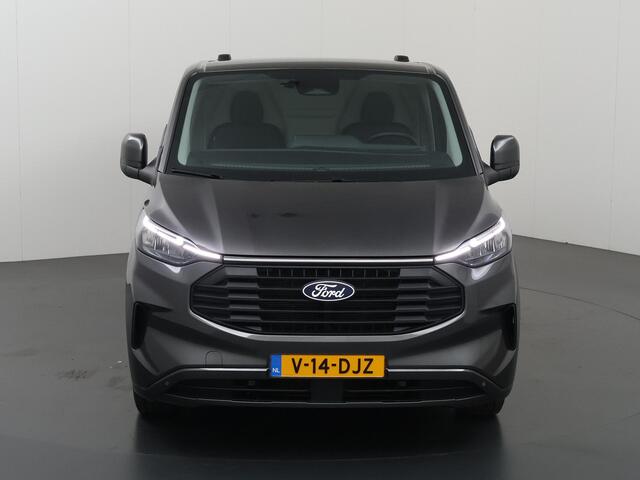 Ford TRANSIT CUSTOM 320 | 2.0 TDCI | L2 H1 | LIMITED | STOELVERWARMING | TREKHAAK | NAVIGATIE | CAMERA | PARKEERSENSOREN | METALLIC | LAADRUIMTE PAKKET | VOORRUITVERWARMING | 2-ZITS | STOEL STOEL | LM VELGEN