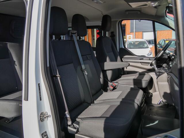 Ford TRANSIT CUSTOM 320 2.0 TDCI 130PK L2H1 Trend Dubbele Cabine | CAMERA | NAVIGATIE | CRUISE CONTROL | 6 PERS. | PDC |