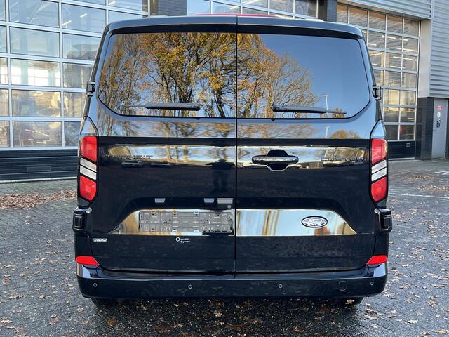 Ford TRANSIT CUSTOM 320 2.5 PHEV L2H1 Black Platinum Dubbele Cabine 233pk Aut / 5 Pers. / 2250kg Trekgewicht / 1100kg Laadvermogen / Vol. Leder / Glaslookpanelen / Privacy Glass / Adapt. Cruise control!