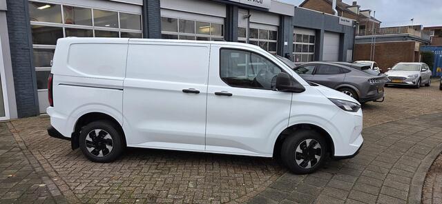 Ford TRANSIT CUSTOM E-Transit 320 L1H1 Trend 65 kWh Direct leverbaar