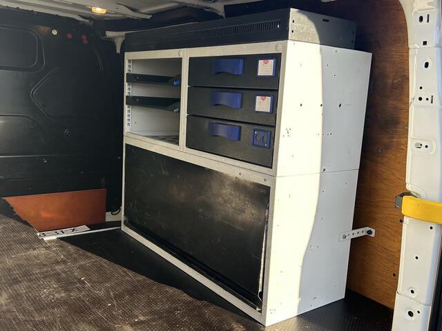 Ford TRANSIT CUSTOM 2.0 TDCI 105 PK / L1H1 / 1e EIG. / 96.558 KM !! / TREKHAAK / INRICHTING / 3-ZITS / AIRCO / CRUISE / PDC