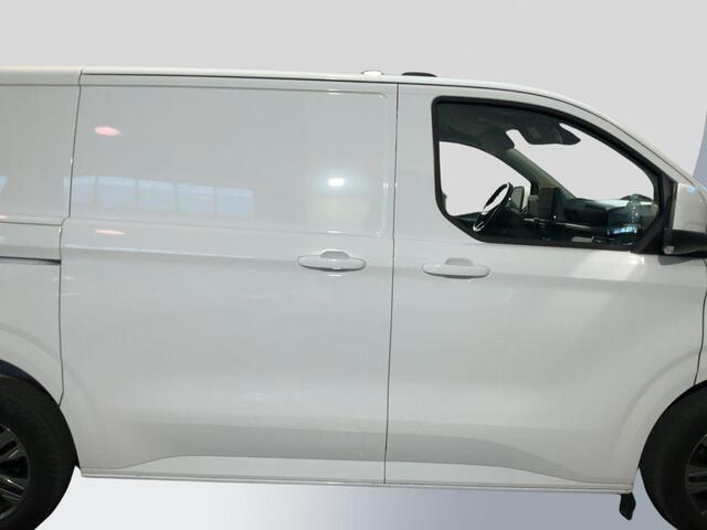 Ford TRANSIT CUSTOM 320 2.0 TDCI L1H1 Limited 150pk! | 17 inch | Stoelverwarming | Camera | Parkeersensoren | Volledig meegespoten bumpers