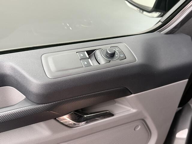 Ford TRANSIT CUSTOM 2.5 PHEV Automaat Lang Limited Kombi | 9-Persoons | 2xSchuifdeur | ¤ 49.750,-- incl BPM en excl BTW | Navigatie | Camera | Airco | Privacy Glass | Trekhaak