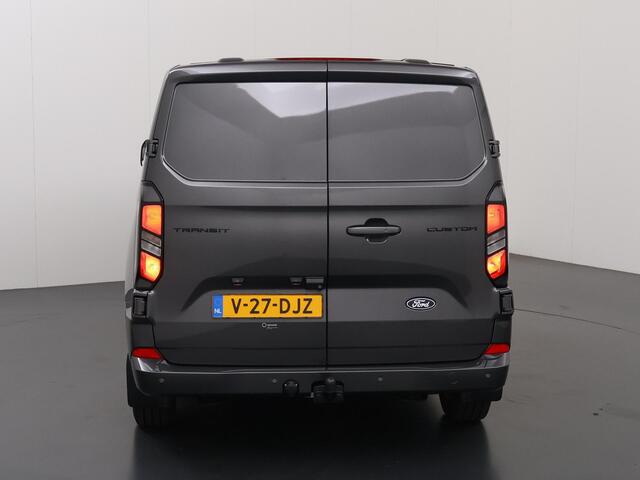 Ford TRANSIT CUSTOM 320 | 2.0 TDCI | L2 H1 | Limited | LM Velgen | 3-zits | Trekhaak | Navigatie | Apple Carplay / Android Auto | Comfort Stoelen | DAB+ | Stoelverwarming | Voorruitverwarming