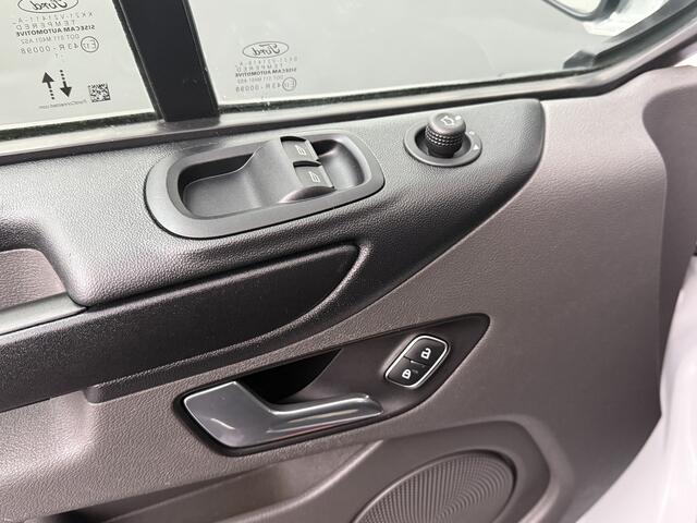 Ford TRANSIT CUSTOM 2.0TDCI Navigatie | Camera | Multimedia | 3-Persoons | Airco | Cruise | 2500Kg Trekhaak