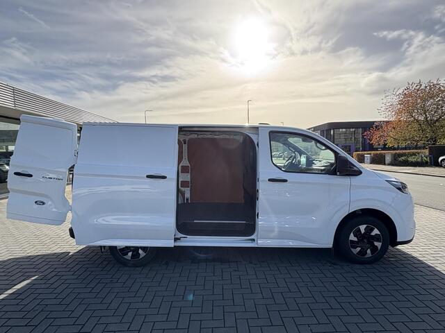 Ford TRANSIT CUSTOM 320 2.5 PHEV L1H1 Trend 233pk | SCI | 13 polige trekhaak met Trailer Sway Control | LED laadruimteverlichting (5 spots) | Laadvloer Hout