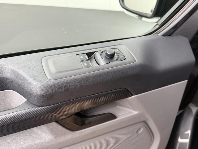 Ford TRANSIT CUSTOM 2.5 PHEV Automaat Lang Limited Kombi | 9-Persoons | 2xSchuifdeur | ¤ 49.750,-- incl BPM en excl BTW | Navigatie | Camera | Airco | Privacy Glass | Trekhaak