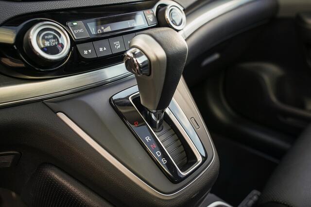 Honda CR-V 2.0i V-TEC 4WD EXECUTIVE - AUTOMAAT - SENSING PAKKET - TREKHAAK - WINTERSET