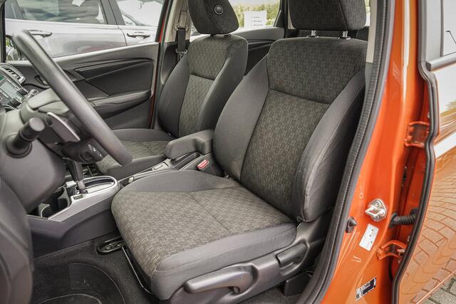 Honda JAZZ 1.3i V-TEC TREND - AUTOMAAT - 16" LICHTMETAAL - TREKHAAK - VERWARMDE VOORSTOELEN