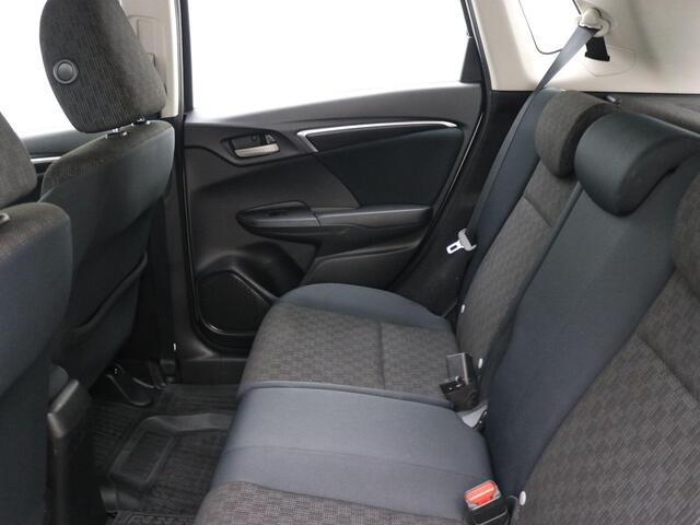 Honda JAZZ 1.3 i-VTEC Comfort AUTOMAAT / Airco / Cruise Control / Navigatie middels Apple CarPlay & Android Auto / Trekhaak / LMV /