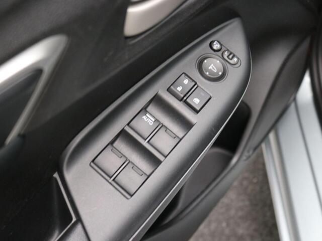 Honda JAZZ 1.3 i-VTEC Comfort AUTOMAAT / Airco / Cruise Control / Navigatie middels Apple CarPlay & Android Auto / Trekhaak / LMV /