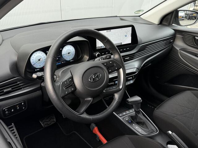 Hyundai Bayon 1.0 T-GDI Premium Automaat / Bose Sound / Trekhaak / Navigatie /Apple CarPlay en Android Auto / Stoel en stuur verwarming / Achteruitrijcamera / Dodehoekdetectie /