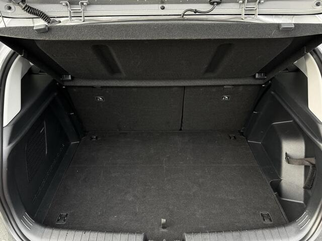 Hyundai Bayon 1.0 T-GDI Premium Automaat / Bose Sound / Trekhaak / Navigatie /Apple CarPlay en Android Auto / Stoel en stuur verwarming / Achteruitrijcamera / Dodehoekdetectie /