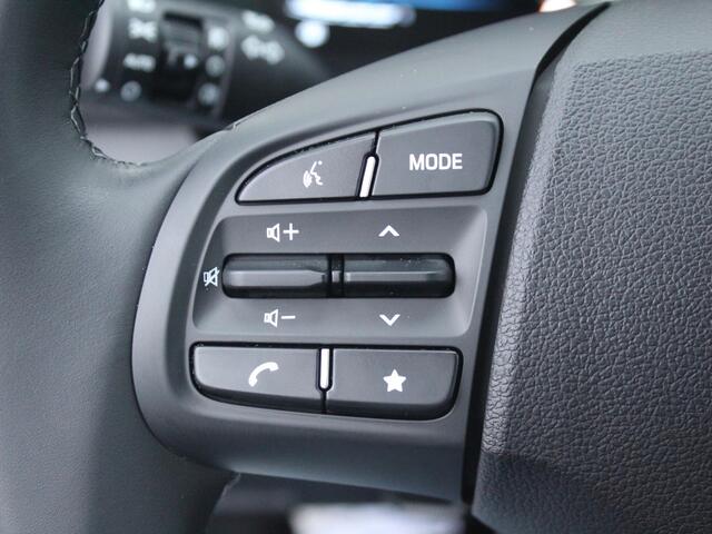 Hyundai I 10 1.0 Comfort Smart / Navigatie + Apple CarPlay & Android Auto / Achteruitrijcamera / Airco / Cruise Control / Bluetooth /