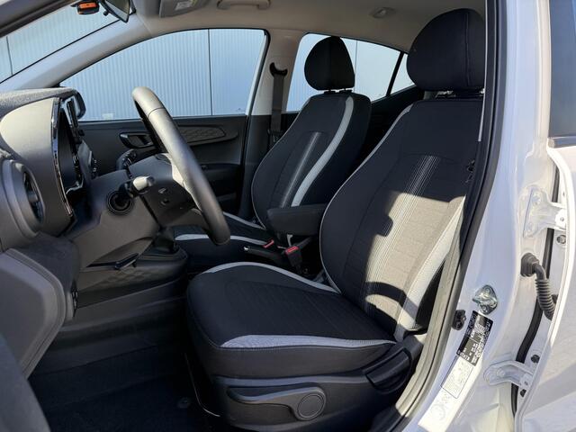 Hyundai I 10 1.0 Comfort Smart / Navigatie / Airco / Cruise Control / Apple Carplay & Android Auto / Digitaal Dashboard / Elek. Ramen Voor / Leder Multifunctioneel Stuur /
