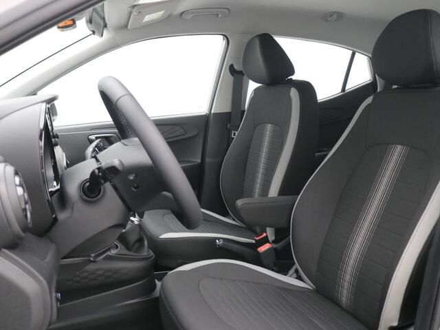 Hyundai I 10 1.0 Comfort Smart / Navigatie / Cruise Control / Airco / LED dagrijverlichting / Achteruitrijcamera / Parkeersensoren achter / Fabrieksgarantie t/m 25-01-2030 /