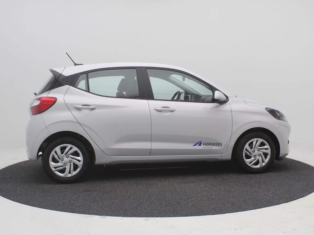 Hyundai I 10 1.0 Comfort Smart / Navigatie / Cruise Control / Airco / LED dagrijverlichting / Achteruitrijcamera / Parkeersensoren achter / Fabrieksgarantie t/m 25-01-2030 /