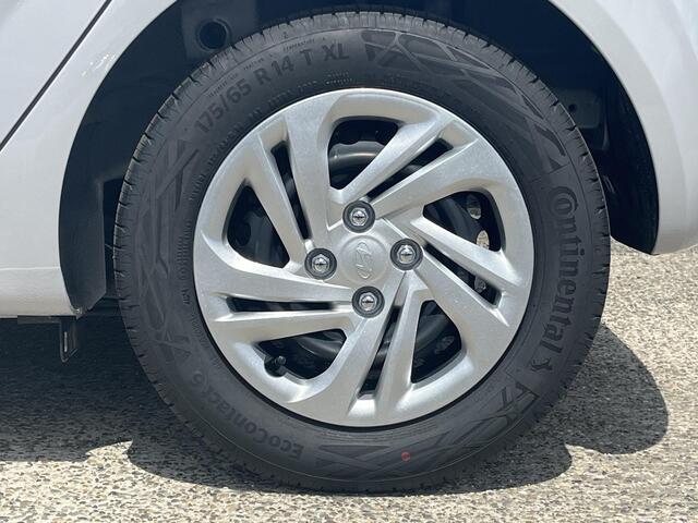 Hyundai I 10 1.0 67PK Comfort Smart 5-zits Automaat | Direct leverbaar | Camera | Geïntegreerde navigatiesysteem | Fabrieksgarantie 05-2030 |